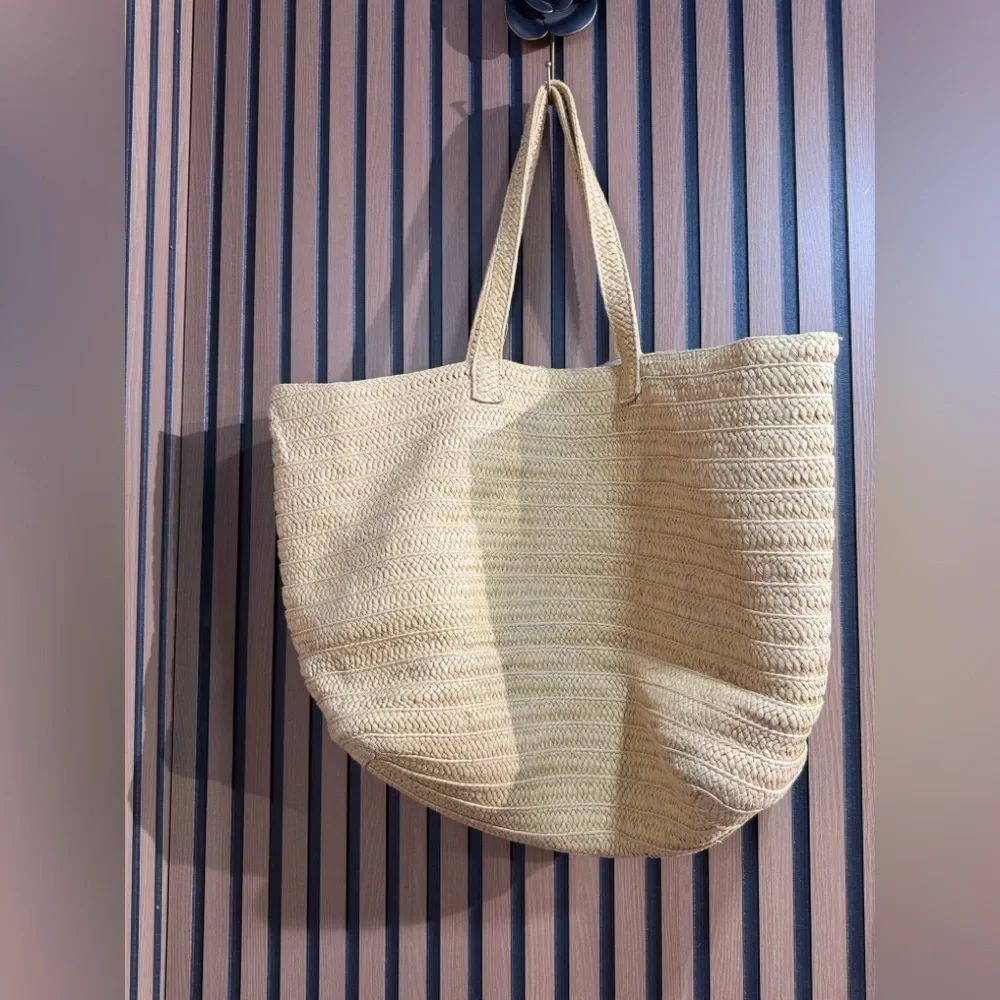 BTB‎ LOS ANGELES SOCIAL DISTANCING STRAW TOTE